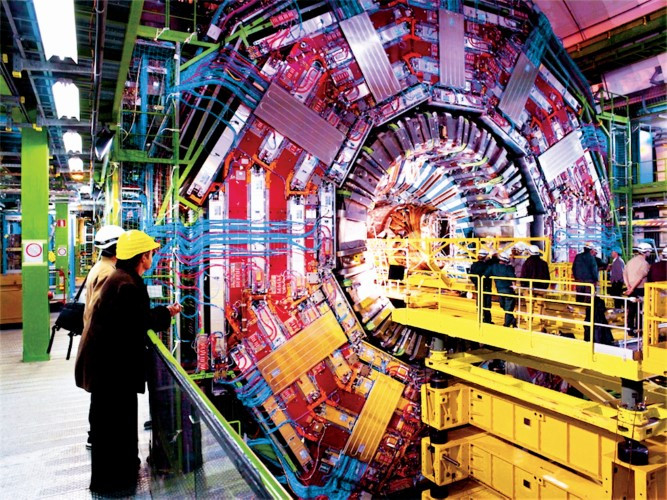 Bộ phân tích hạt CMS (Compact Muon Solenoid). Bộ phân tích hạt CMS (Compact Muon Solenoid).