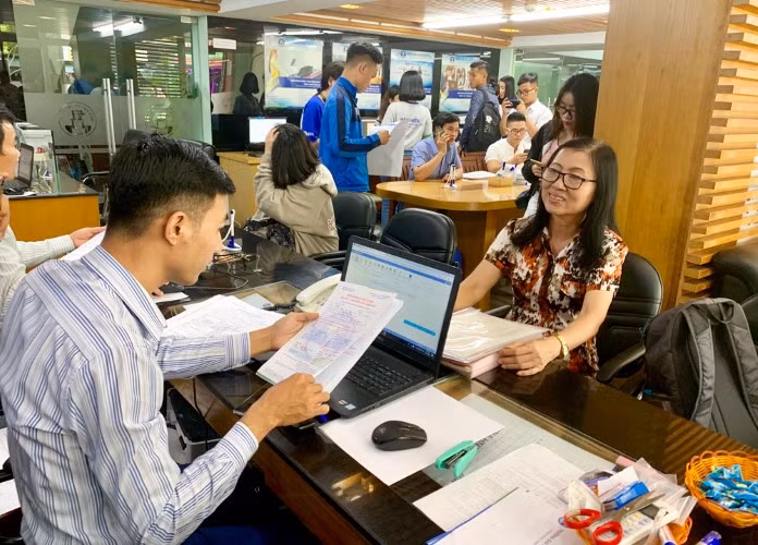 Nữ sinh viên Piano ở tuổi bà