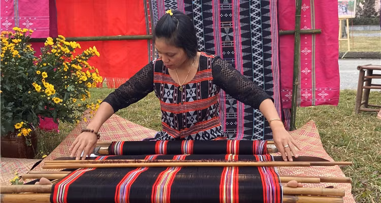 Nhiều hoạt động tại Làng Văn hóa - Du lịch các dân tộc Việt Nam trong tháng 7 để tôn vinh nét văn hóa dân tộc. Ảnh: BQL.