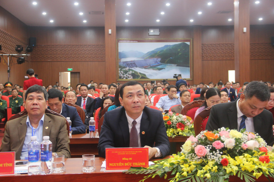 Lãnh đạo UBND tỉnh và các sở, ban, ngành dự Lễ kỷ niệm. Lãnh đạo UBND tỉnh và các sở, ban, ngành dự Lễ kỷ niệm.