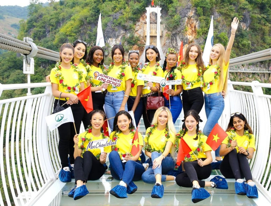 Các thí sinh tham quan, trải nghiệm cầu Bạch Long, xã Mường Sang. Các thí sinh tham quan, trải nghiệm cầu Bạch Long, xã Mường Sang.