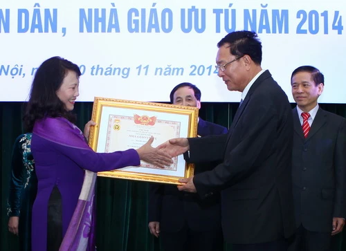 Bộ GD&ĐT tôn vinh các nhà giáo được phong tặng danh hiệu NGND, NGƯT