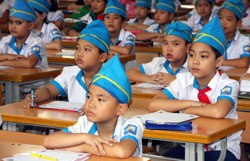 Ngày hội sẽ diễn ra theo từng khối lớp, mỗi khối thi trong 30 phút. Đây là phần thi của học sinh khối lớp 4. Các em đang ngồi tư thế ngay ngắn háo hức đợi phát đề trình bày Ngày hội sẽ diễn ra theo từng khối lớp, mỗi khối thi trong 30 phút. Đây là phần thi của học sinh khối lớp 4. Các em đang ngồi tư thế ngay ngắn háo hức đợi phát đề trình bày