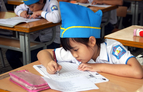 Cuối cùng, ngày hội nhằm huy động sự quan tâm hỗ trợ của cha mẹ học sinh và các tổ chức xã hội đối với việc -Luyện nét chữ, rèn nết người- cho học sinh, góp phần giáo dục thái độ quý trọng và giữ gìn vẻ đẹp của chữ viết dân tộc. Cuối cùng, ngày hội nhằm huy động sự quan tâm hỗ trợ của cha mẹ học sinh và các tổ chức xã hội đối với việc -Luyện nét chữ, rèn nết người- cho học sinh, góp phần giáo dục thái độ quý trọng và giữ gìn vẻ đẹp của chữ viết dân tộc.