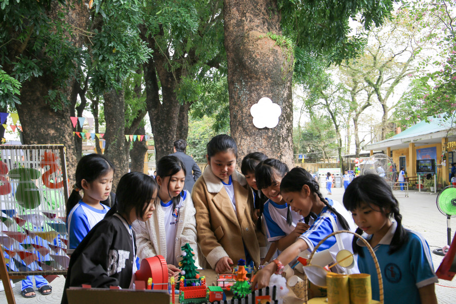 Đa dạng các sản phẩm do học sinh sáng tạo.