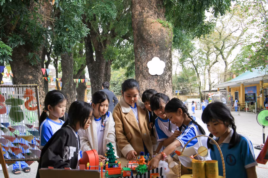 Đa dạng các sản phẩm do học sinh sáng tạo.