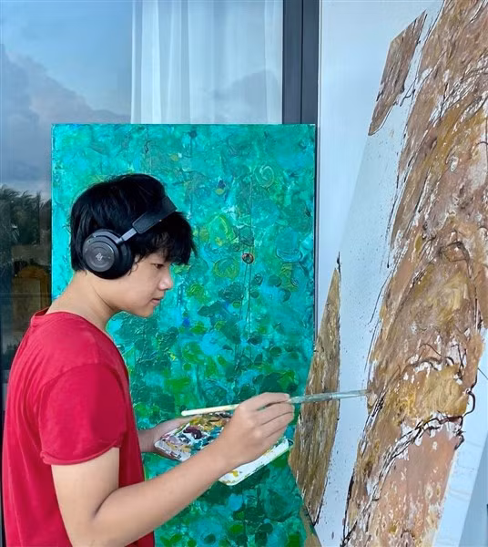 Họa sĩ nhí Xèo Chu bắt đầu thể hiện khả năng hội họa từ năm 4 tuổi.