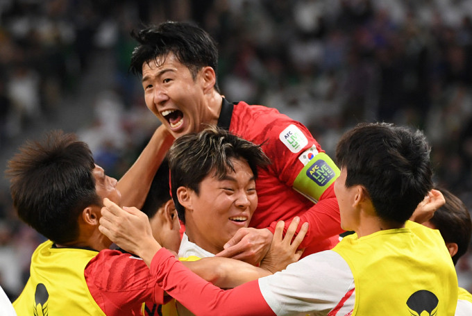 Son Heung-min và các đồng đội ăn mừng thành quả vào tứ kết Asian Cup 2023. Son Heung-min và các đồng đội ăn mừng thành quả vào tứ kết Asian Cup 2023.