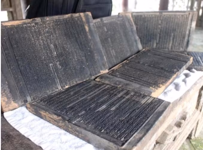 Mộc bản Trường Lưu do Thám hoa Nguyễn Huy Oánh tổ chức in ấn.