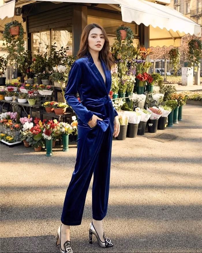 Phương Mỹ Chi lên đồ sành điệu chẳng kém fashionista - Thiều Bảo Trâm lăng-xê sắc xanh neon chói chang