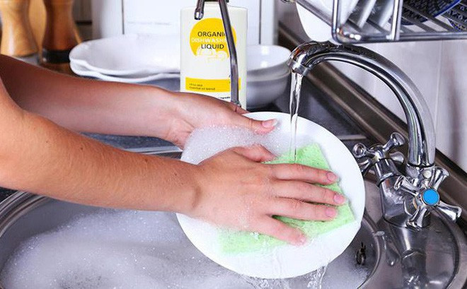 Những sai lầm rửa bát nhà nào cũng dễ mắc phải, khiến vi khuẩn tích tụ, ủ bệnh cho cả nhà-2