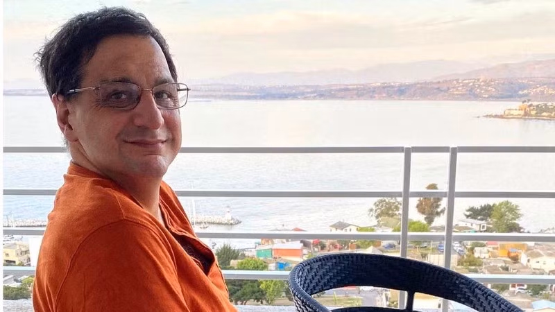 Juan Francisco Paladines (56 tuổi), từ Chile du lịch Ấn Độ để chữa u não bằng xạ trị proton.