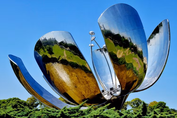 Tượng thép - vẻ đẹp của sự cứng rắn ảnh 6