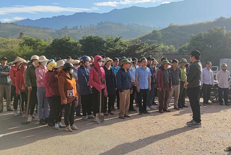 Cán bộ, đảng viên xã Phìn Hồ phát động phong trào 'Ngày cuối tuần tình nguyện'. Cán bộ, đảng viên xã Phìn Hồ phát động phong trào 'Ngày cuối tuần tình nguyện'.