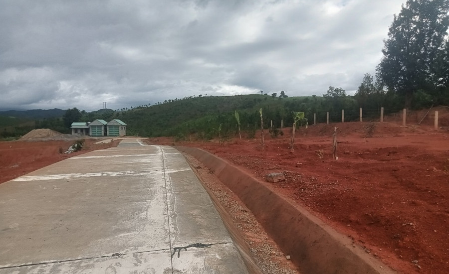 Nguồn vốn chưa được bố trí đủ nên bãi rác mới vẫn đang dang dở. Nguồn vốn chưa được bố trí đủ nên bãi rác mới vẫn đang dang dở.