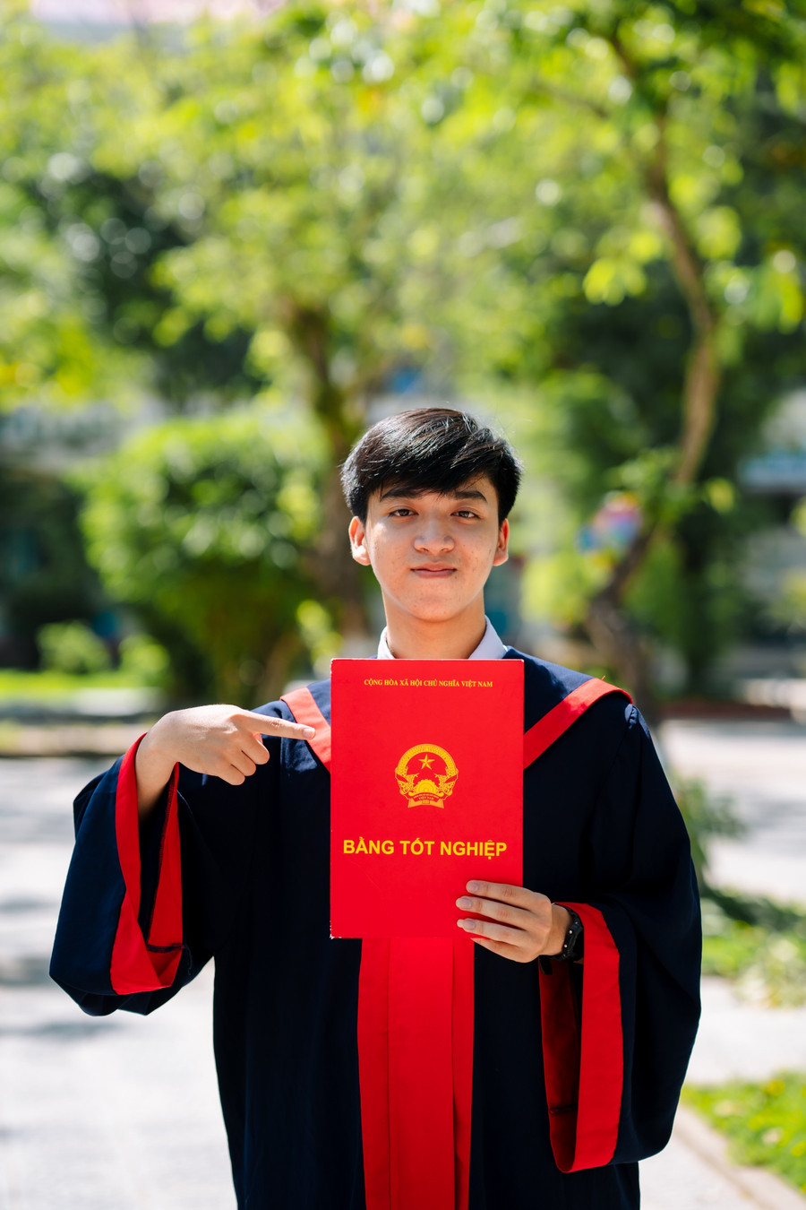 Nhật Hoàng mong muốn trở thành một Sỹ quan Quân đội giống như bố của mình. Nhật Hoàng mong muốn trở thành một Sỹ quan Quân đội giống như bố của mình.