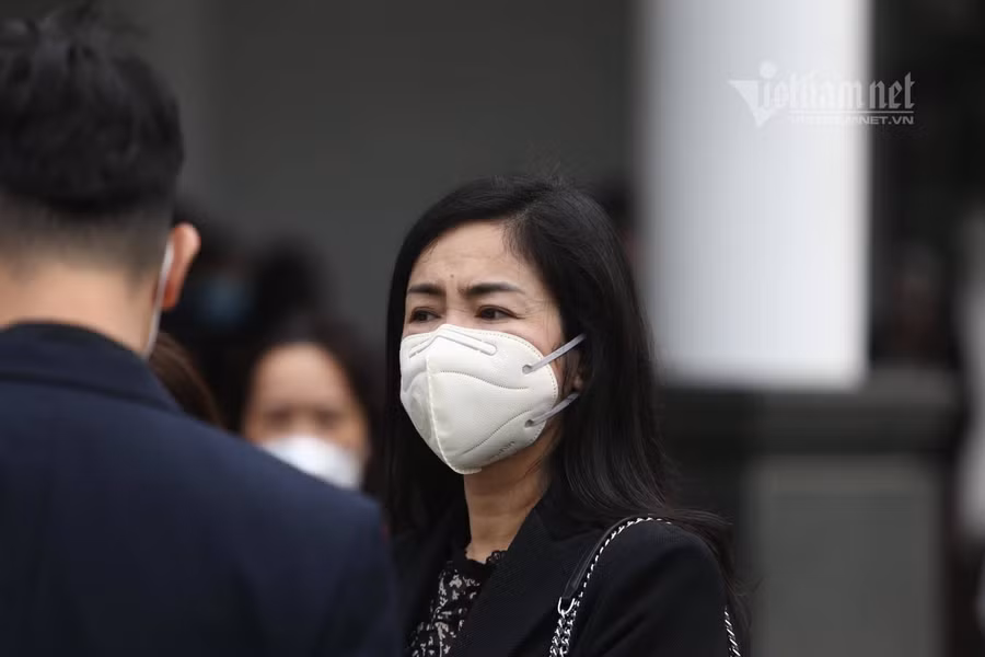 NSND Thu Hà có mặt từ khá sớm để kính viếng đàn anh. Ảnh: VNN