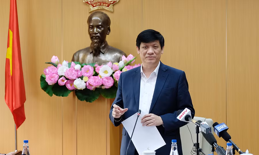 GS.TS Nguyễn Thanh Long - Uỷ viên Trung ương Đảng, Bộ trưởng Bộ Y tế chủ trì hội nghị tại điểm cầu Bộ Y tế. Ảnh: Trần Minh