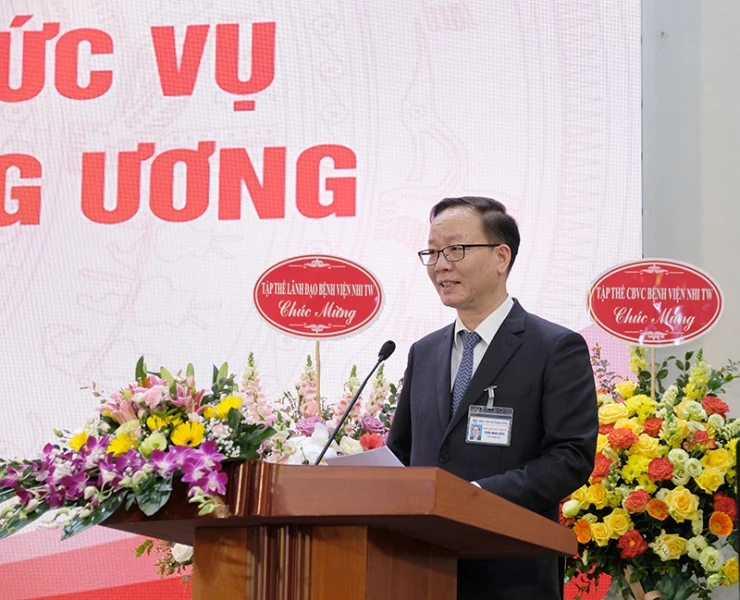 PGS.TS.Trần Minh Điển, tân Giám đốc Bệnh viện phát biểu nhận nhiệm vụ tại buổi Lễ. Nguồn: Bộ Y tế.