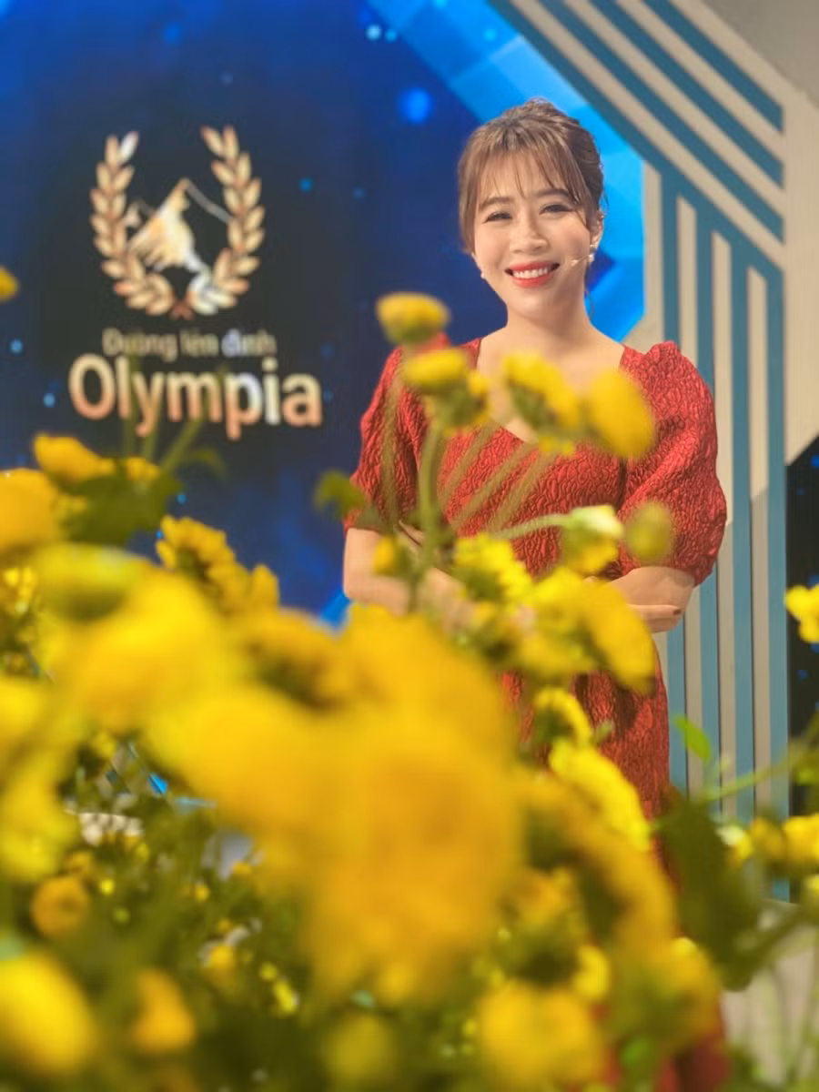 MC Diệp Chi đã quen thuộc với công chúng với vai trò MC chương trình "Đường lên đỉnh Olympia" và càng được khán giả yêu mến hơn trong vai trò đạo diễn của chương trình "Điều ước thứ 7" của VTV. Ảnh: FBNV