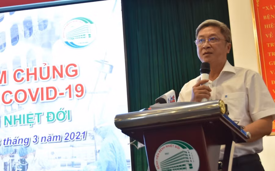 Thứ trưởng Bộ Y tế Nguyễn Trường Sơn cho biết Bộ Y tế đang nỗ lực nhiều biện pháp để có nguồn vaccine dồi dào và bền vững, nhiều người dân được tiếp cận với vaccine. Ảnh: Khôi Nguyễn