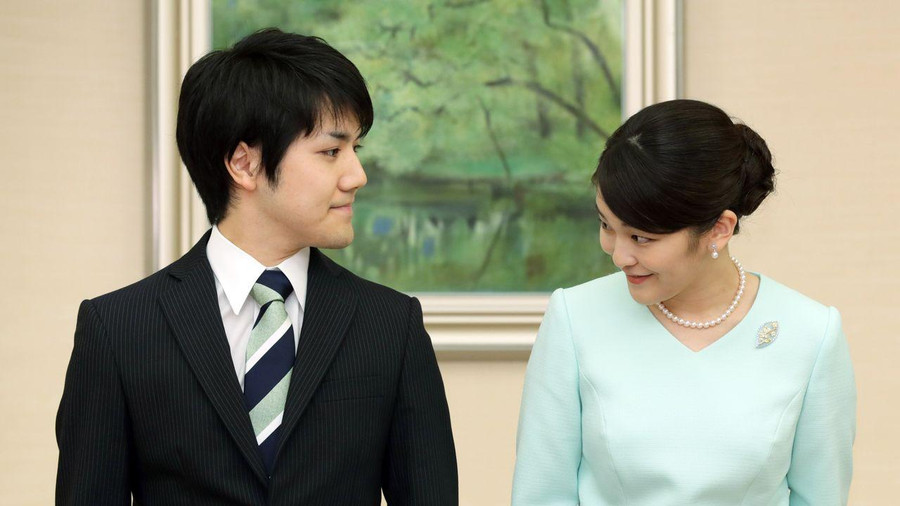 Cặp đôi công chúa và thường dân Mako – Kei chỉ gây scandal vì chênh lệch danh phận, tài chính.