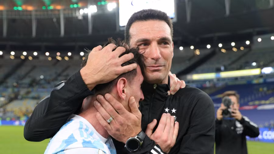 Huấn luyện viên Lionel Scaloni. Huấn luyện viên Lionel Scaloni.