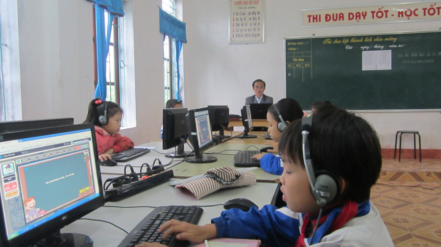 Phát triển đội ngũ GV Tin học đủ về chất lượng, đảm bảo về số lượng