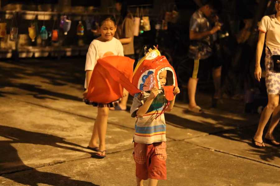 Tết Trung thu đến sớm với trẻ em mồ côi Hà Cầu ảnh 2