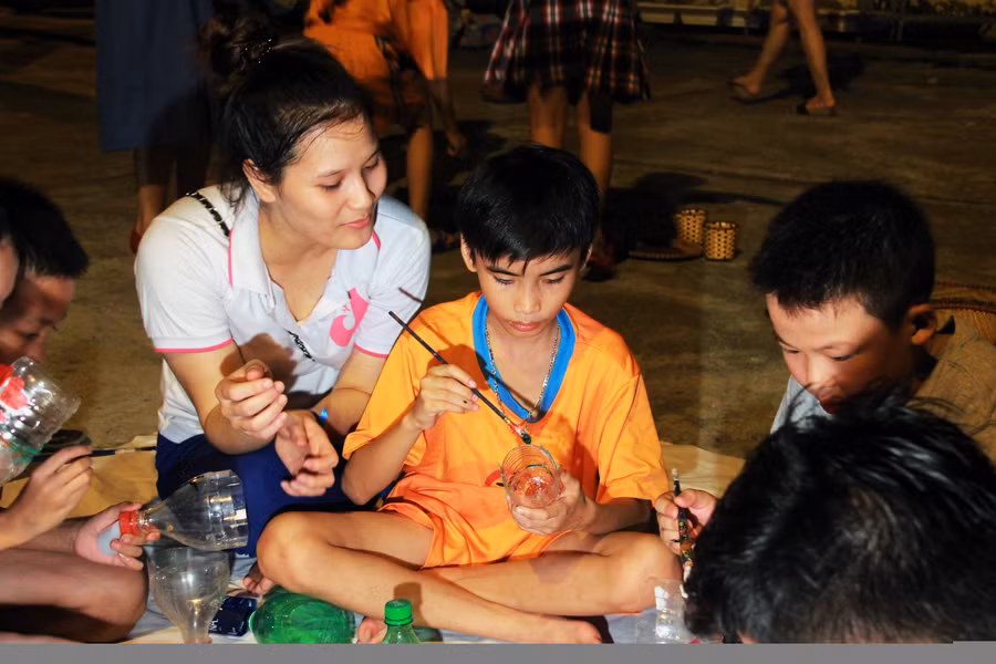 Tết Trung thu đến sớm với trẻ em mồ côi Hà Cầu ảnh 1