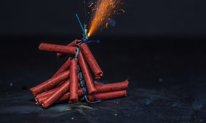 Tự chế pháo nổ khiến cháu bé 12 tuổi bị nát hai bàn tay 