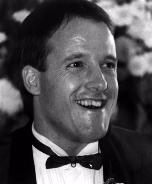 Nạn nhân Gerard Lowe.