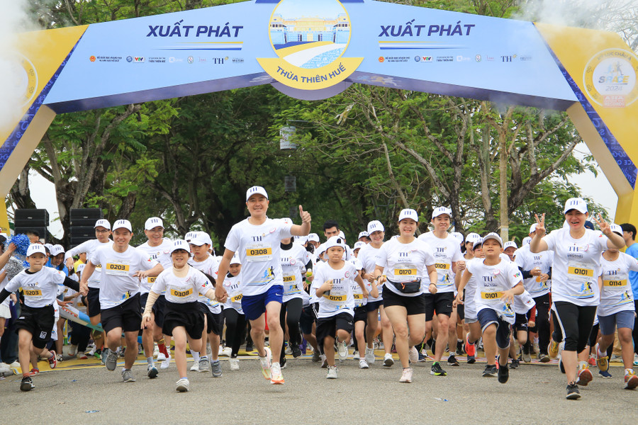 Xuất phát cho phần chạy S-Race Family. Xuất phát cho phần chạy S-Race Family.