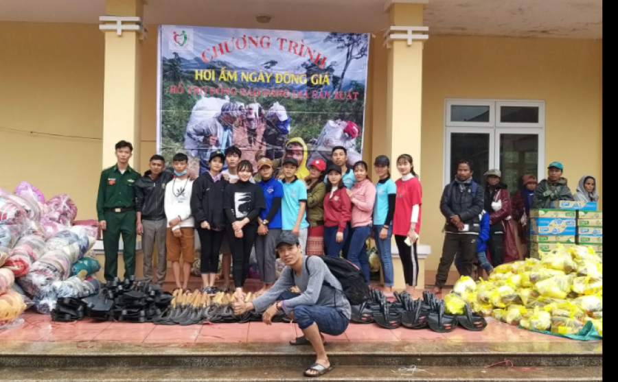 Anh Sáu thường xuyên vận động kinh phí từ người thân, bạn bè để ủng hộ người nghèo.