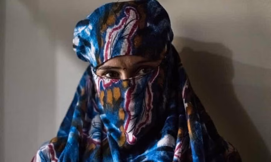 Nhóm vận động xã hội Jan Sahas ước tính có khoảng 100.000 phụ nữ và trẻ em gái đang là nạn nhân của phân biệt giai tầng và nô lệ tình dục.