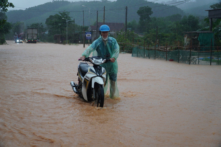 Nhiều phương tiện bị chết máy. Nhiều phương tiện bị chết máy.