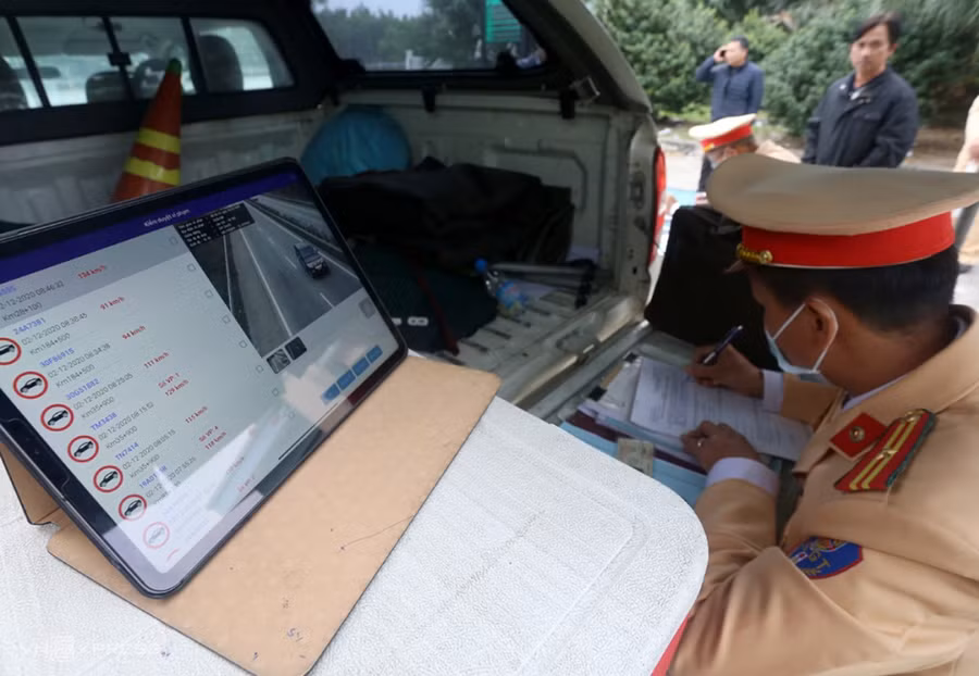 Lực lượng CSGT phát hiện, xử lý các trường hợp vi phạm.