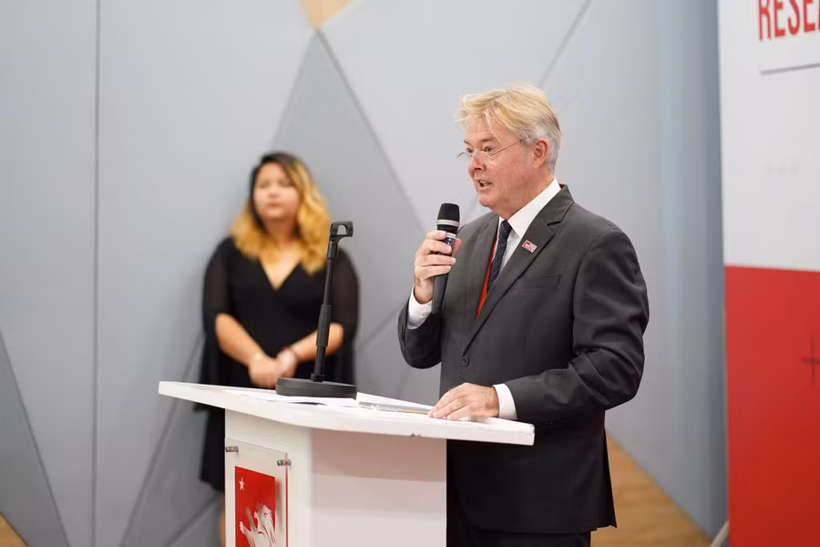 Giáo sư GS Raymond Gordon, Hiệu trưởng Trường ĐH Anh Quốc Việt Nam