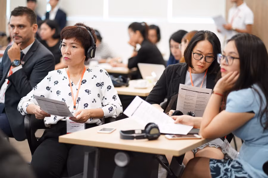 Đông đảo các chuyên gia Việt Nam và quốc tế dự buổi hội thảo