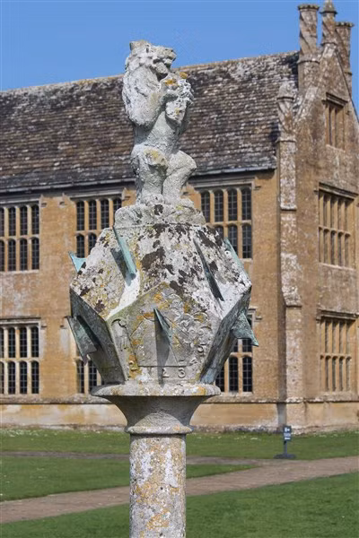 Đồng hồ Barrington Court, Somerset, Anh.