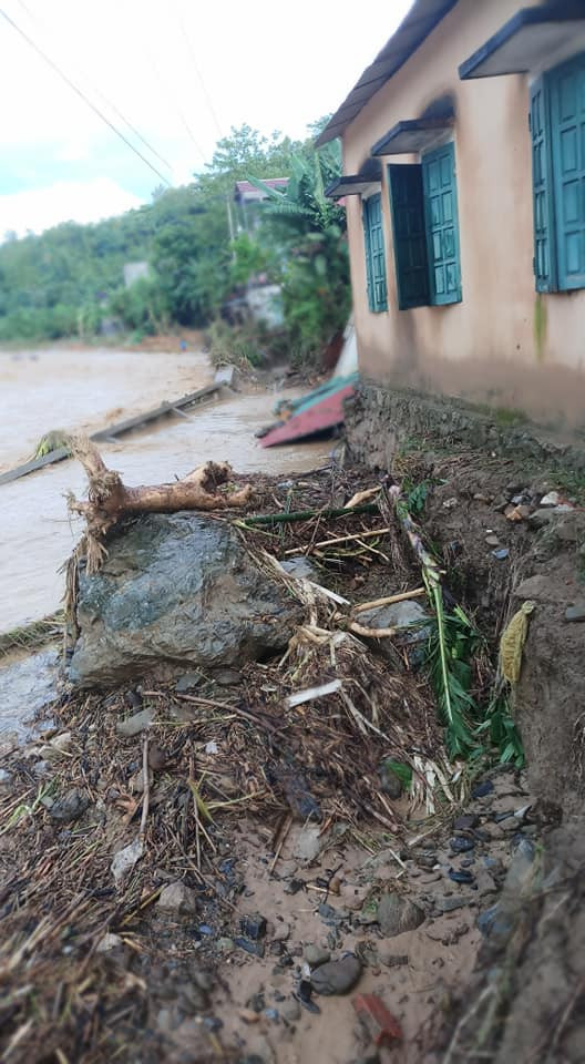 Mưa gây ngập đổ trường học. Mưa gây ngập đổ trường học.