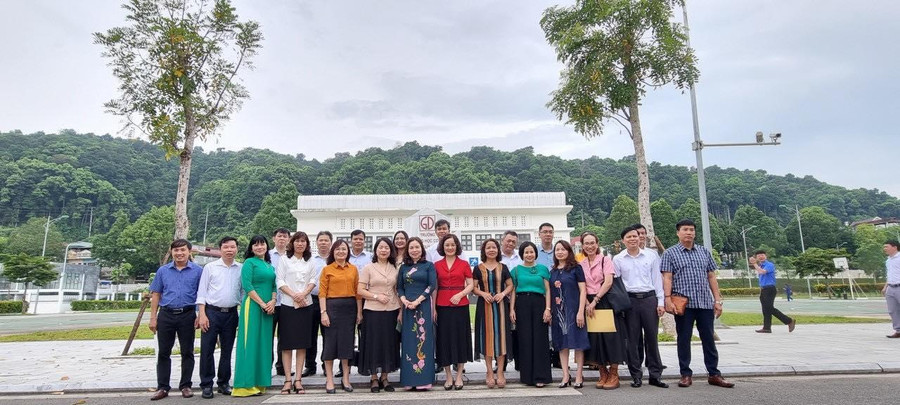 Các đại biểu Cụm thi đua số 4 gặp gỡ, chia sẻ nhiều kinh nghiệm giáo dục Các đại biểu Cụm thi đua số 4 gặp gỡ, chia sẻ nhiều kinh nghiệm giáo dục