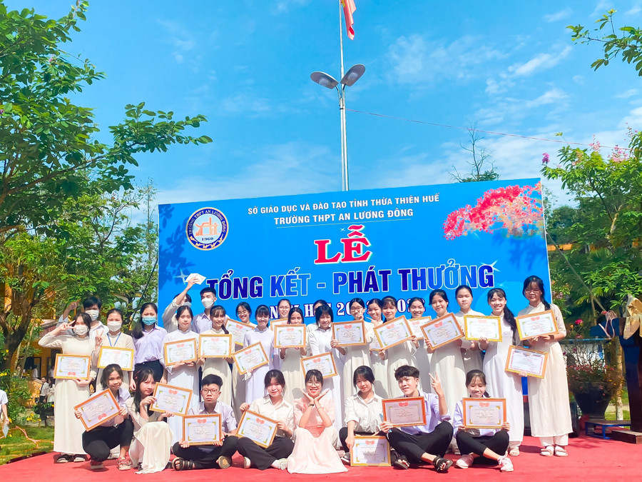 Lớp học của Đỗ Thị Ngọc Chi là một tập thể có nhiều thành tích trong học tập. Lớp học của Đỗ Thị Ngọc Chi là một tập thể có nhiều thành tích trong học tập.