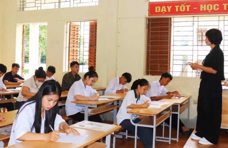 kỳ thi tốt nghiệp THPT năm 2024 được tiếp tục với môn thi Toán theo hình thức trắc nghiệm, thời gian làm bài 90 phút. kỳ thi tốt nghiệp THPT năm 2024 được tiếp tục với môn thi Toán theo hình thức trắc nghiệm, thời gian làm bài 90 phút.