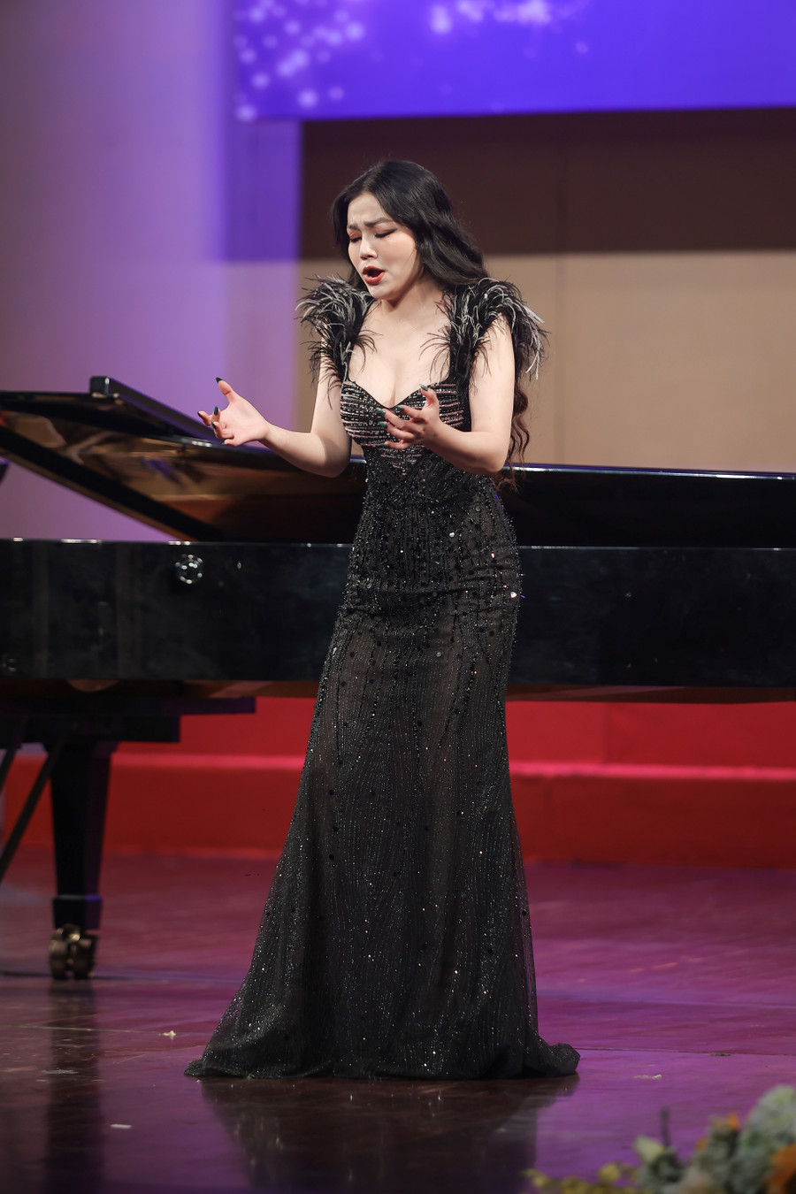 Nguyễn Hà My biểu diễn. Nguyễn Hà My biểu diễn.