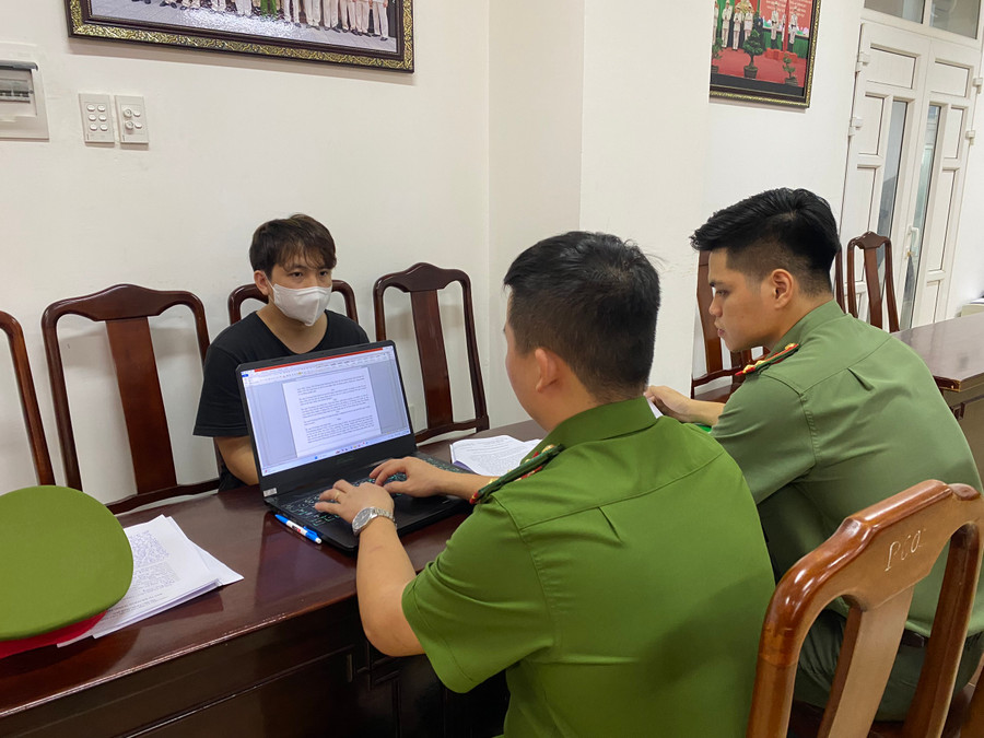 Nguyễn Nhật Trường tại cơ quan Công an. (Ảnh: CACC) Nguyễn Nhật Trường tại cơ quan Công an. (Ảnh: CACC)