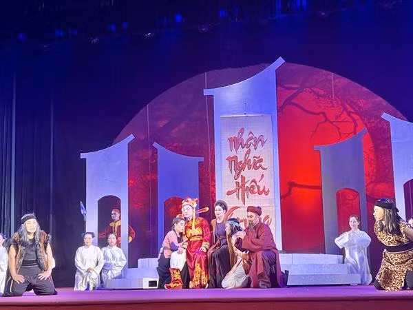 Đề cao vai trò giáo dục và ý nghĩa nhân quả, vở diễn là câu chuyện thú vị hướng con người tới sự tử tế.