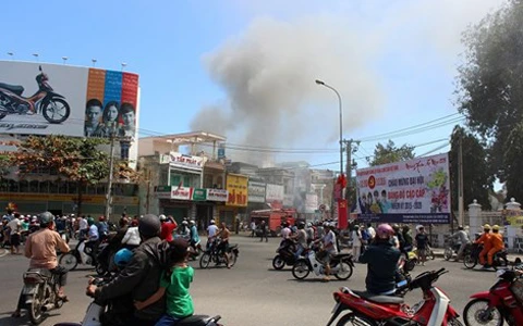 Cháy lớn ở Ninh Thuận, thiêu rụi 10 tỷ đồng