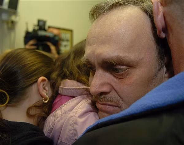 Ông Brown được trả tự do sau 15 năm ngồi tù oan.