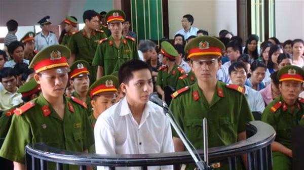 Bị cáo Đặng Văn Cửu trước tòa.